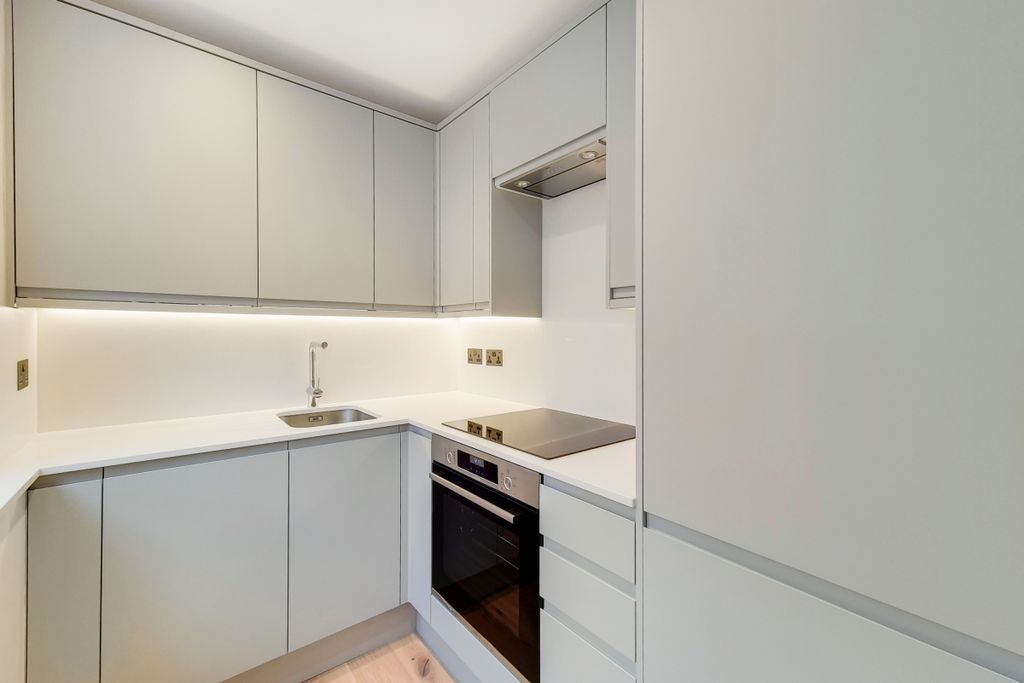 Property photo 2 of 8 Kitchen