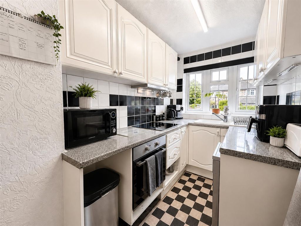 Property photo 3 of 14 D99005Eb-C562-4CD9-8C94-B5192412402F.Png