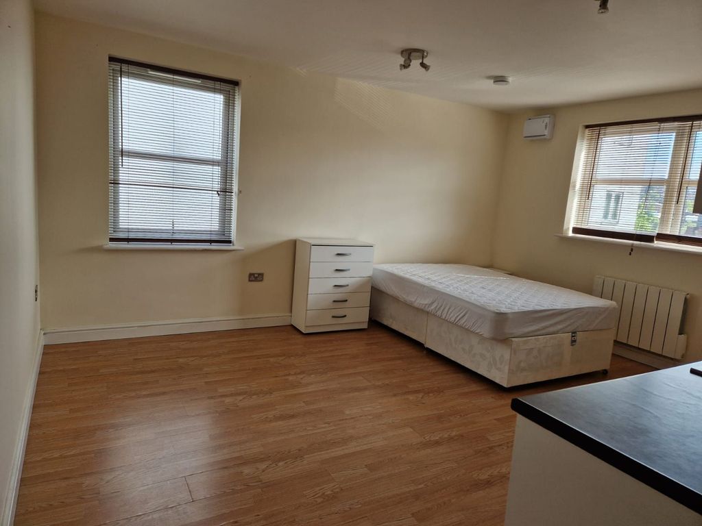 Property photo 3 of 6