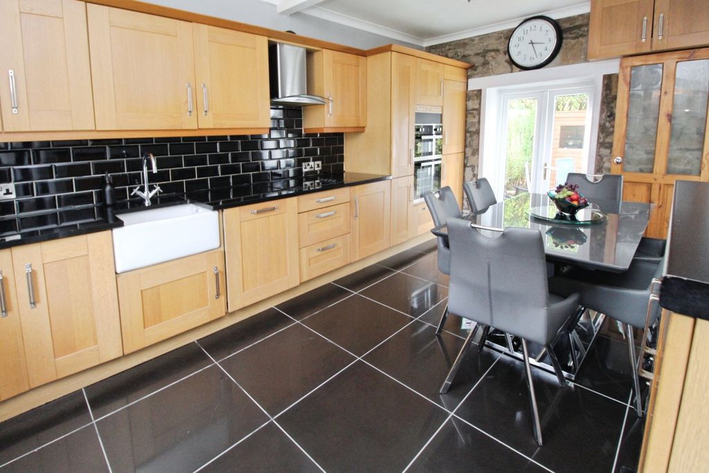 Property photo 2 of 26