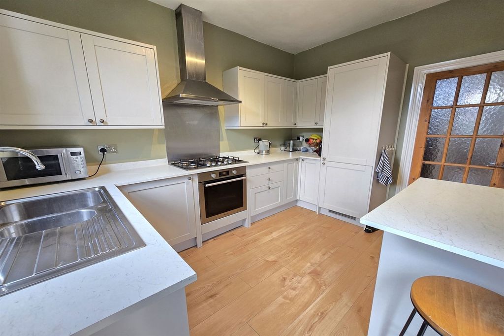 4 bed link detached house for saleNavigation Road, Altrincham WA14 photo 5