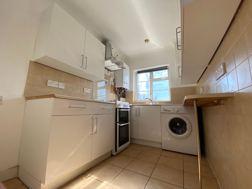 Property photo 2 of 11 Kitchen