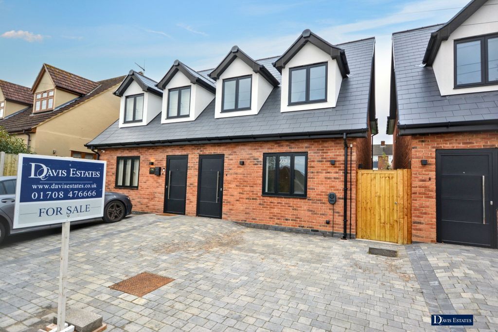 Property photo 1 of 28