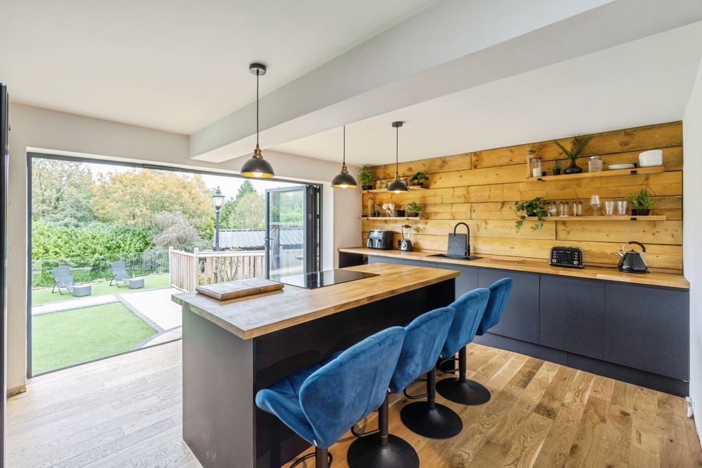 Property photo 1 of 31