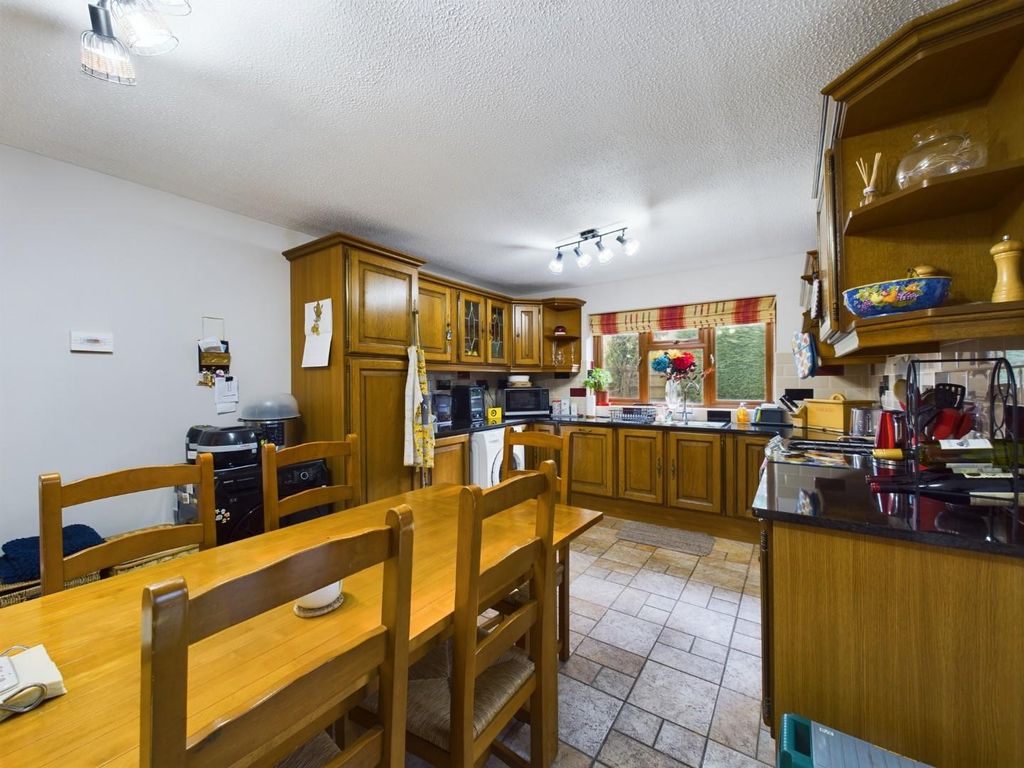 Property photo 3 of 15 Cam01238G0-Pr0216-Still007.Jpg