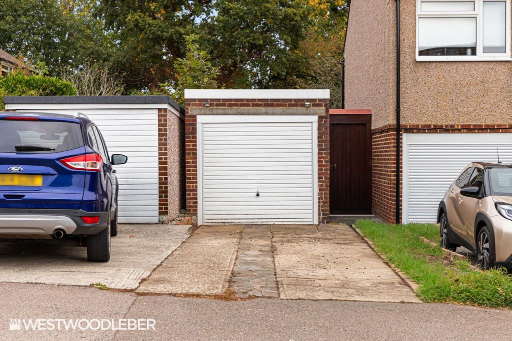 Property photo 2 of 22 Highwoodroad_22.Jpg