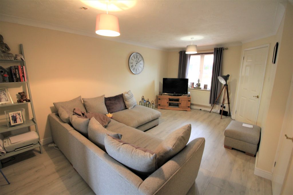 Property photo 2 of 9