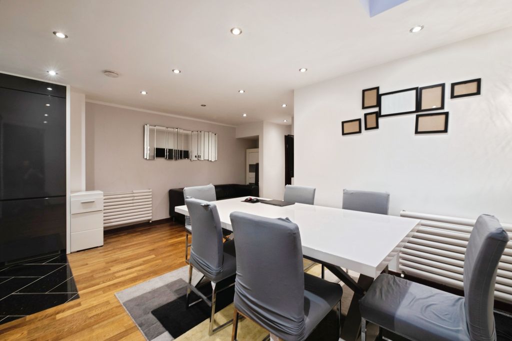 Property photo 3 of 21 Photo #3