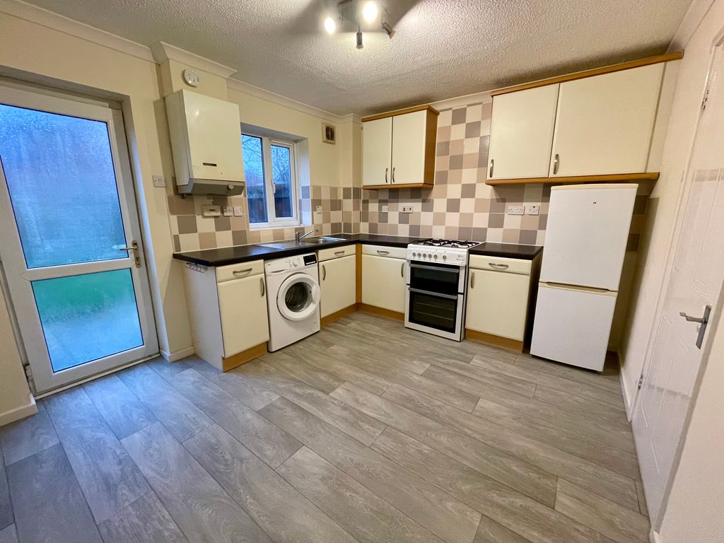 Property photo 3 of 10 Kitchen