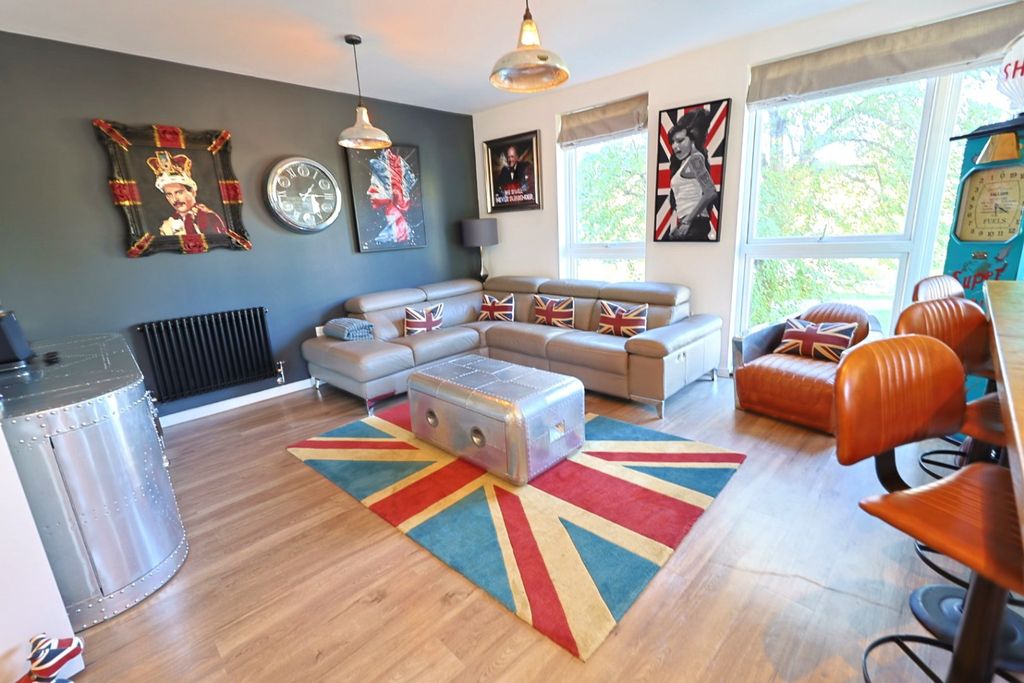 Property photo 2 of 14 4595041