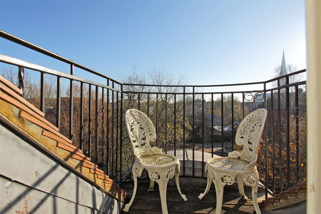 Property photo 2 of 11 Balcony