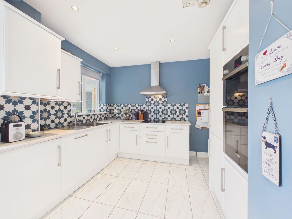 Property photo 2 of 17 Kitchen