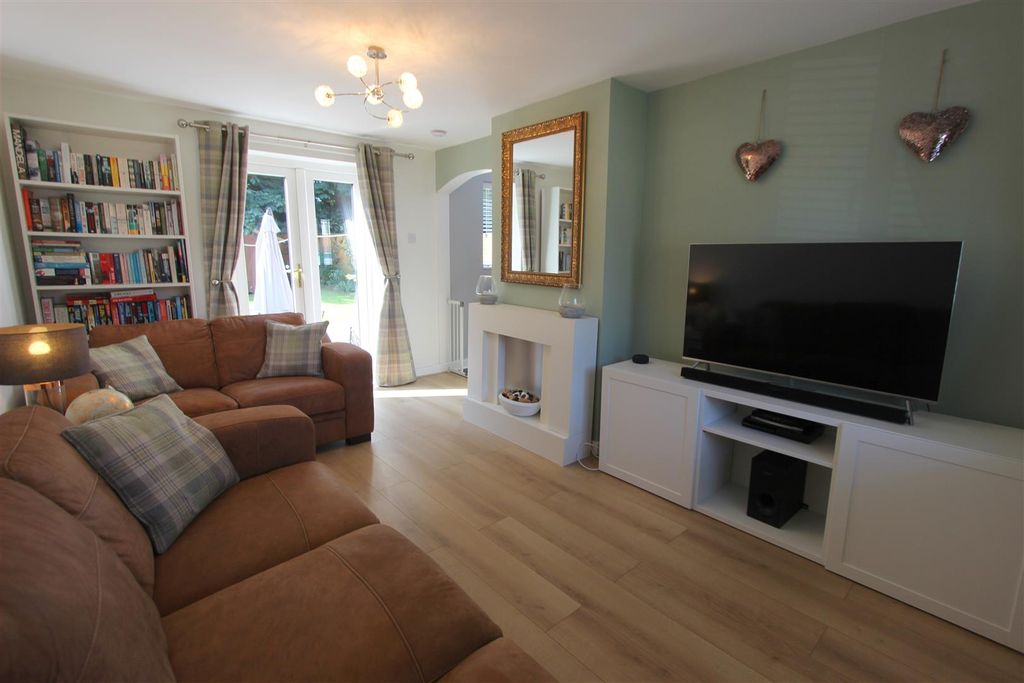 Property photo 1 of 15 Lounge