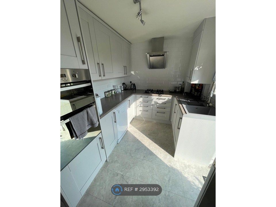 Property photo 2 of 14 Kitchen