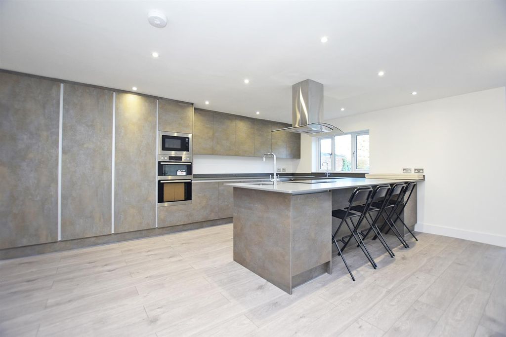 Property photo 3 of 26 Kitchen/Sitting Room