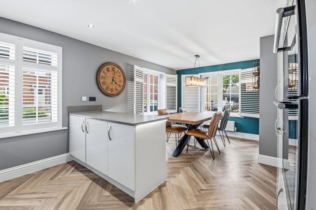 Property photo 2 of 28