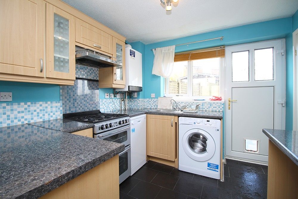 Property photo 3 of 17 Kitchen