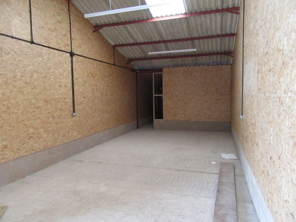 Property photo 3 of 5 J33 Int