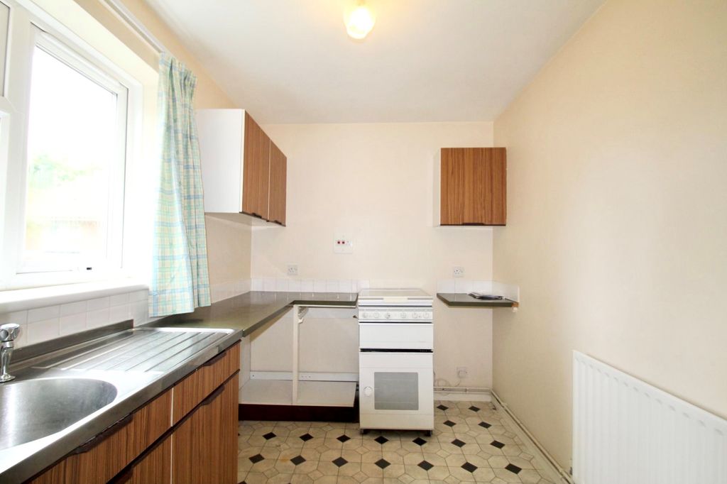 Property photo 3 of 7 Kitchen