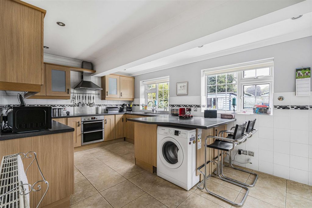 Property photo 3 of 17 15_61742.Jpg