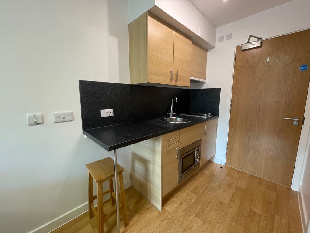 Property photo 2 of 12 Entrance/ Kitchen