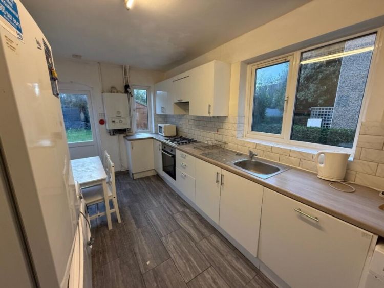 Property photo 1 of 9 3