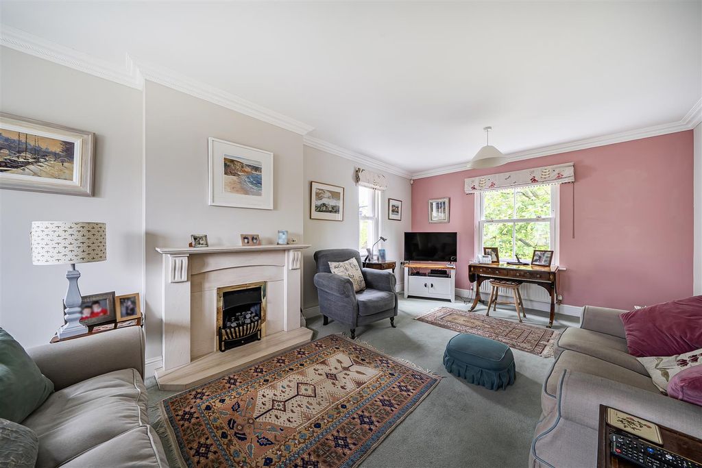 Property photo 2 of 24 Sitting Room