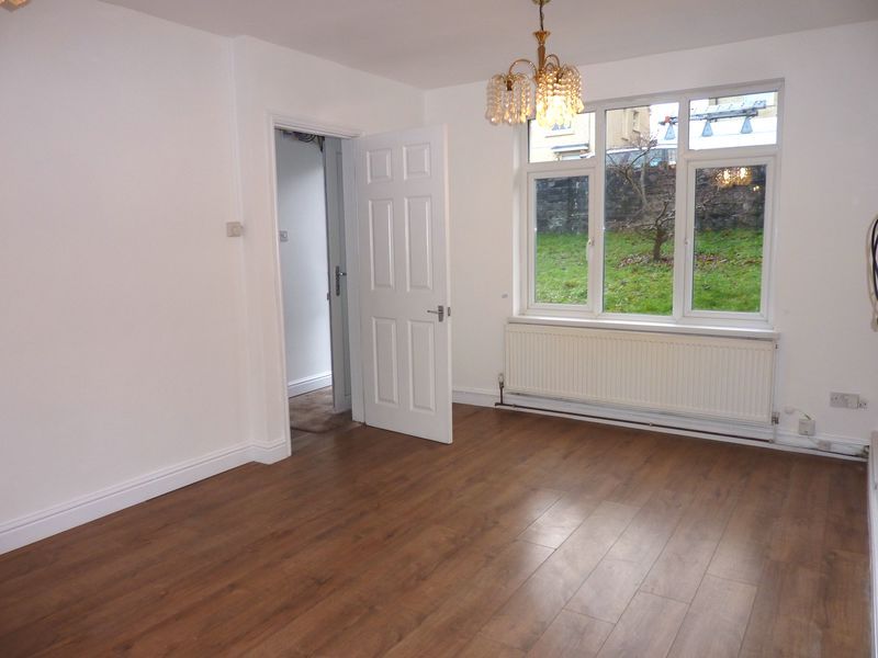 Property photo 3 of 17 Lounge