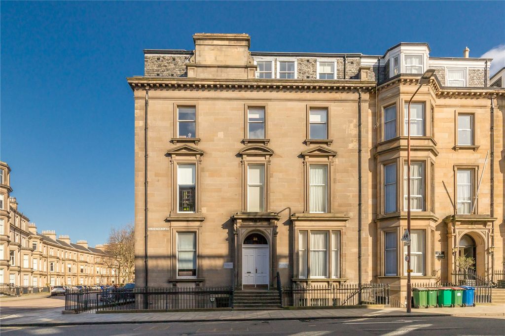 Property photo 2 of 19 Palmerston Place