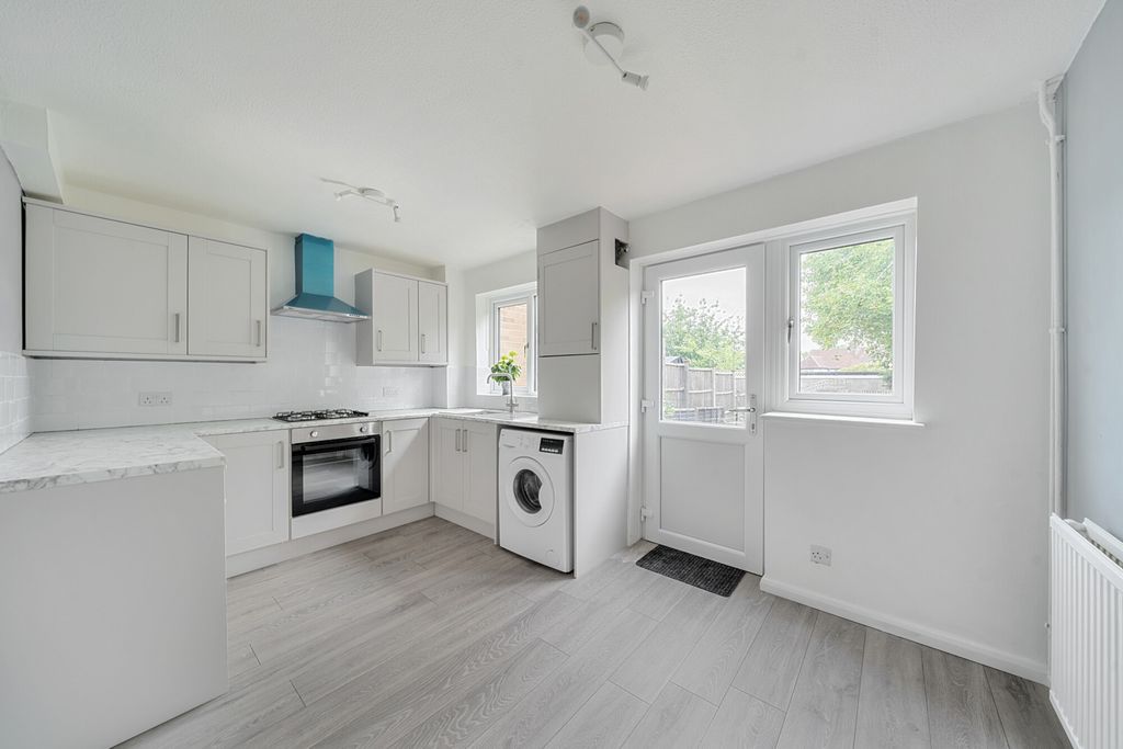Property photo 2 of 21 1326442-12-6878Bf...