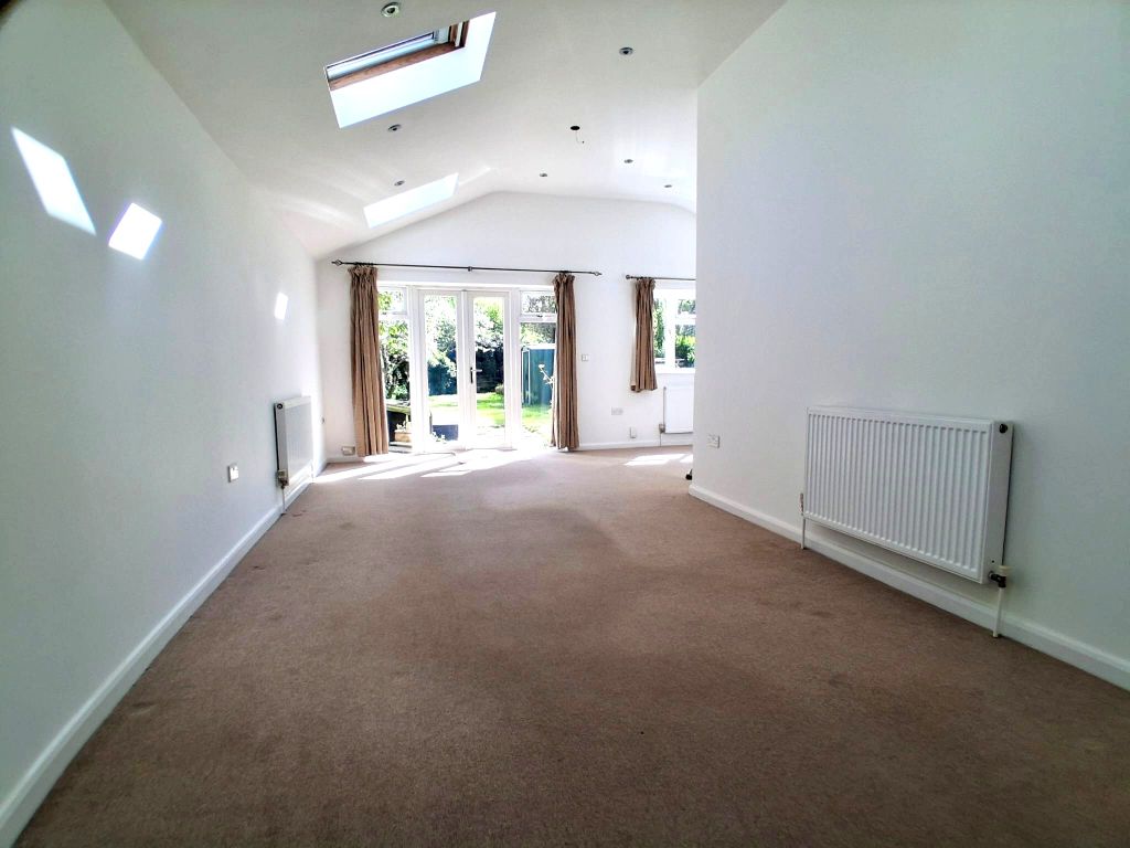 Property photo 3 of 11 Living Room