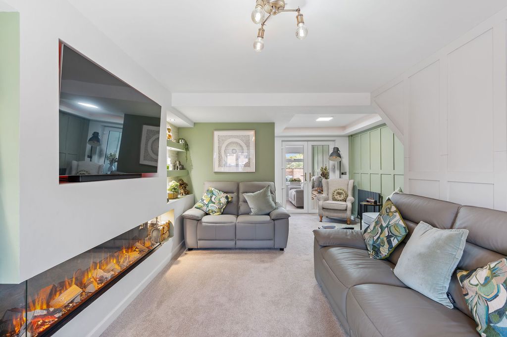 Property photo 2 of 39