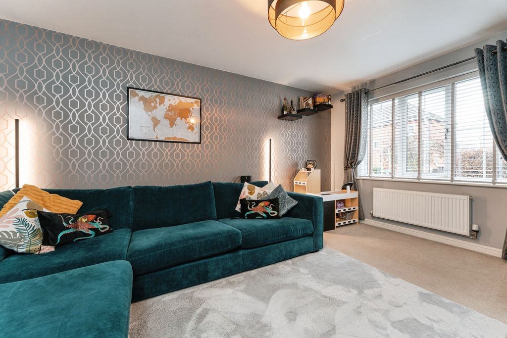 Property photo 2 of 20 Lounge