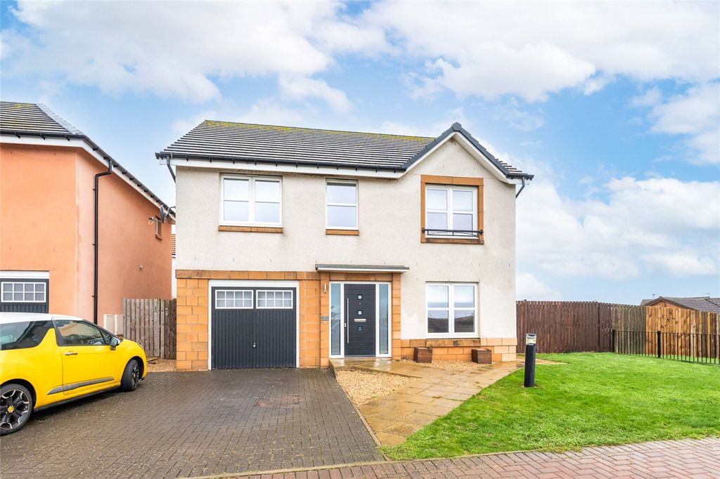 Property photo 1 of 34 Comrie Avenue 1