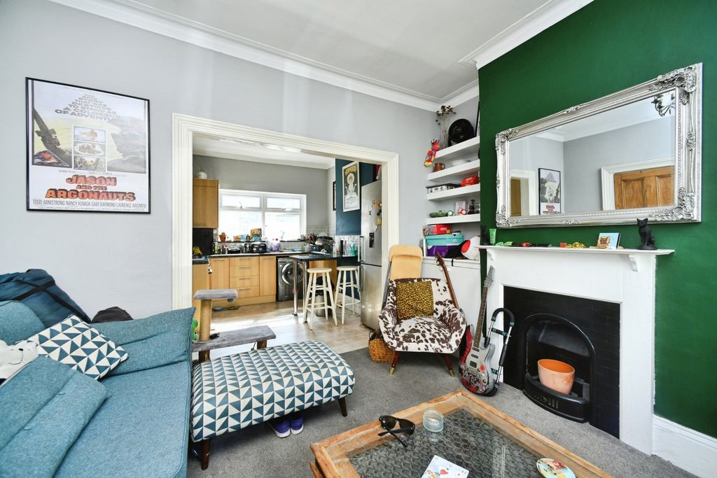 Property photo 2 of 15 Pbox-Img.Jpg