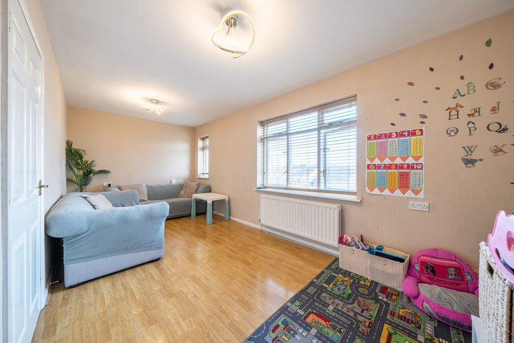 Property photo 3 of 19