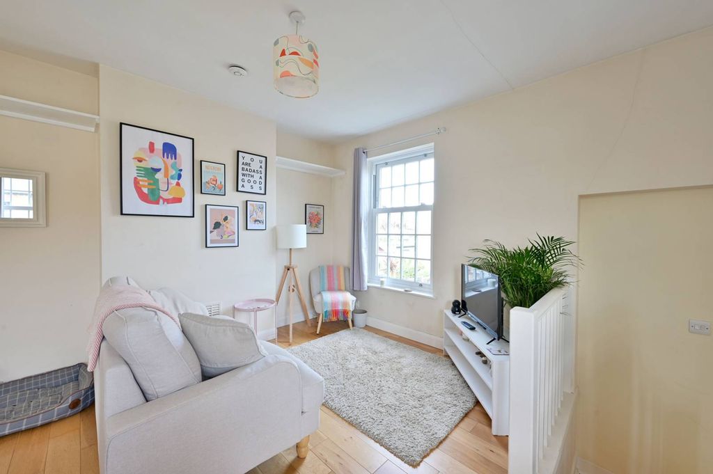 Property photo 2 of 7