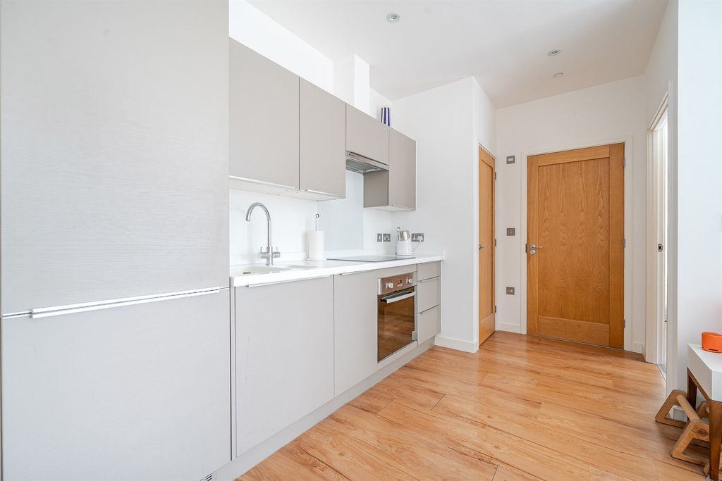 Property photo 2 of 9 Kitchen