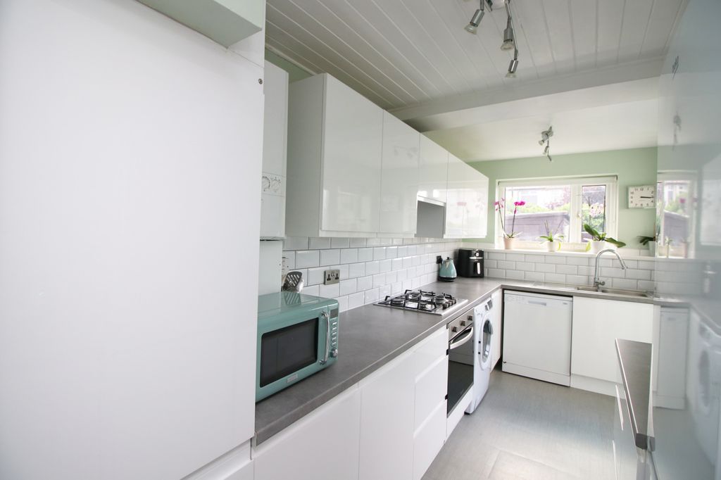 Property photo 3 of 27