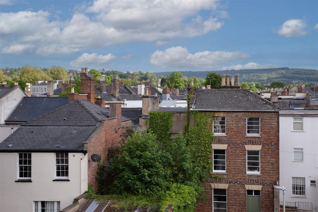 Additional image 12 of 2 bed flat for salePittville Lawn, Cheltenham GL52
