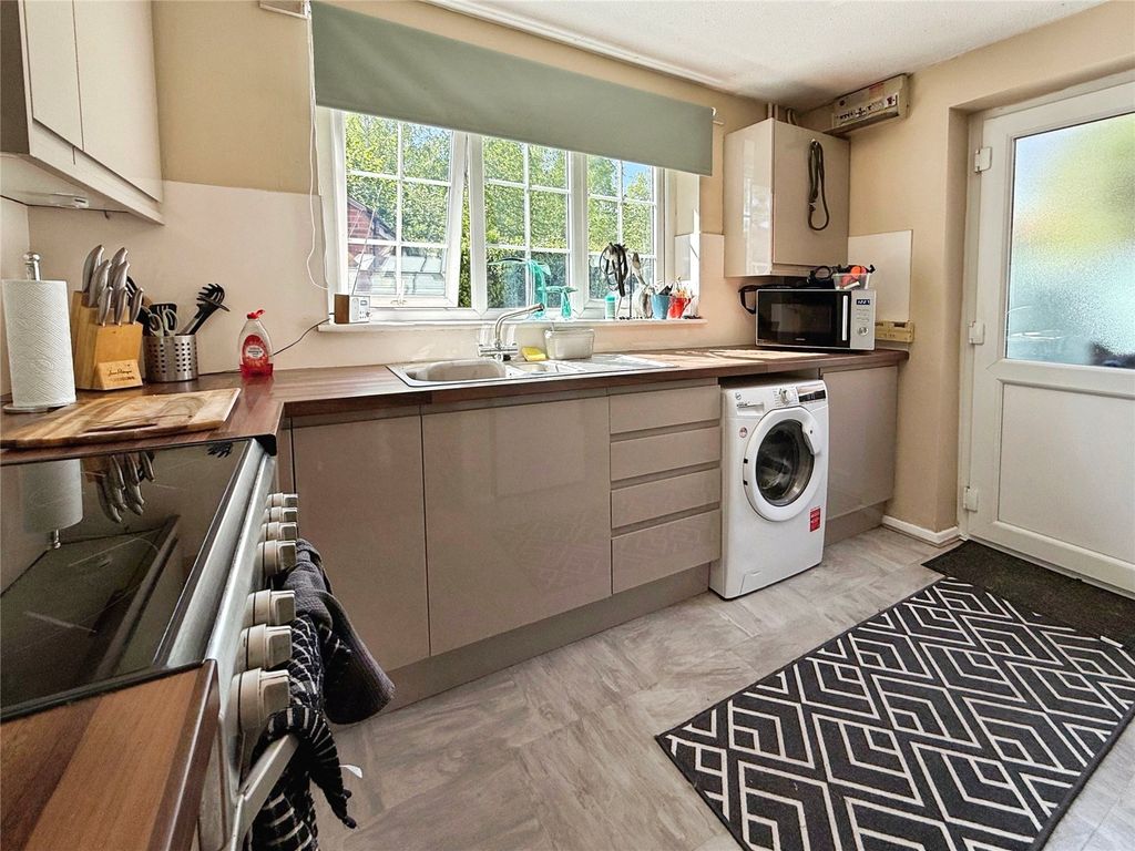 Property photo 3 of 17 Kitchen