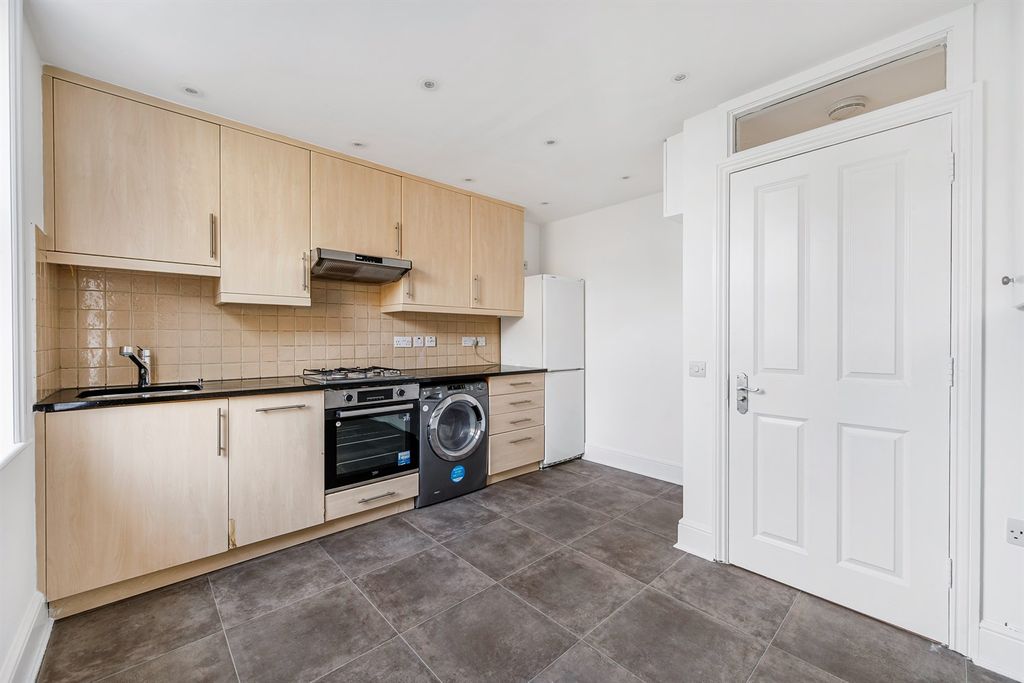 Property photo 1 of 7 (Main)