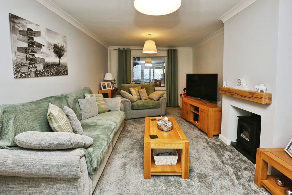 Property photo 3 of 17 Photo