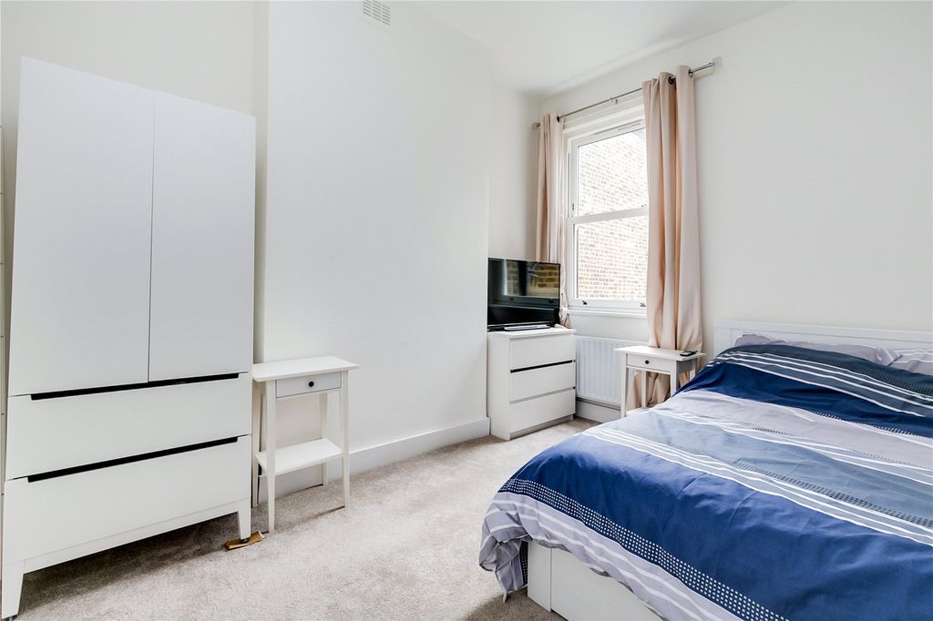 Property photo 3 of 9 Bedroom