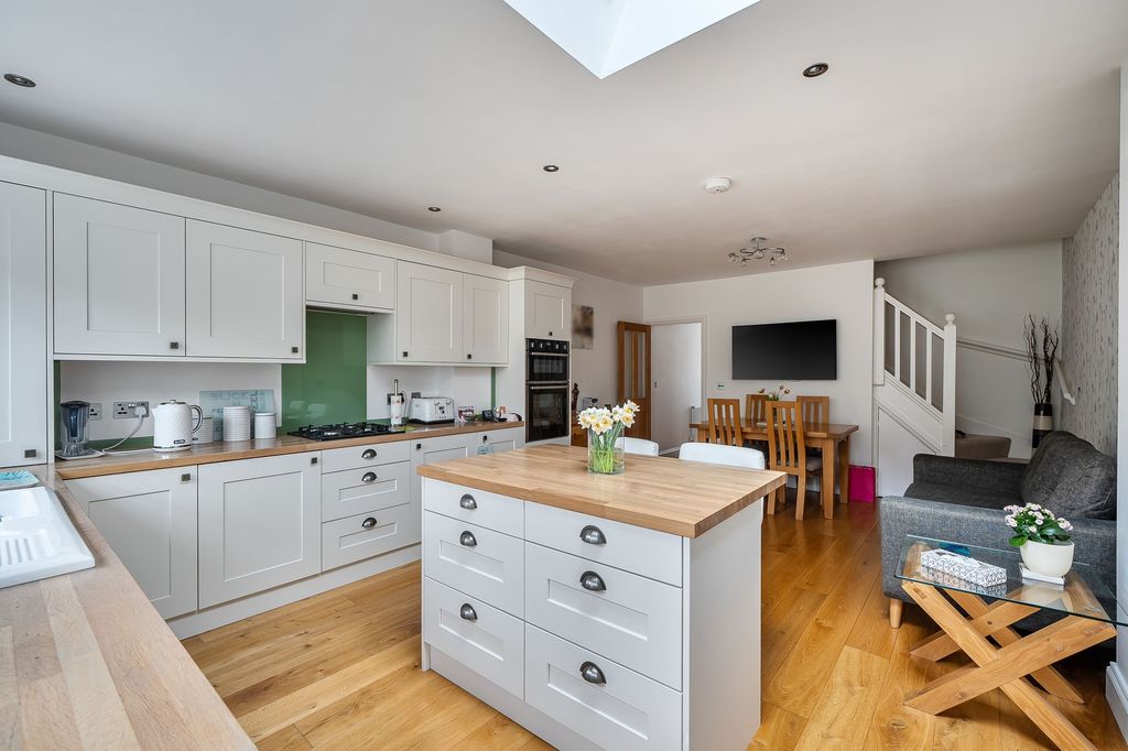 Property photo 3 of 22