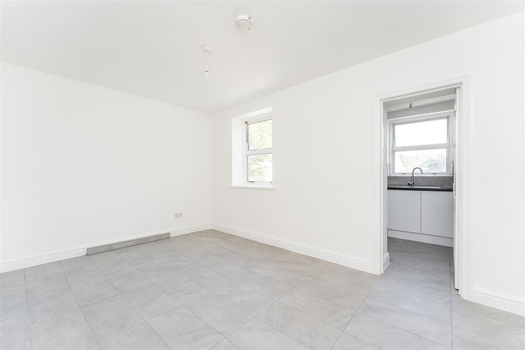 Property photo 1 of 9 Helliwell&Co