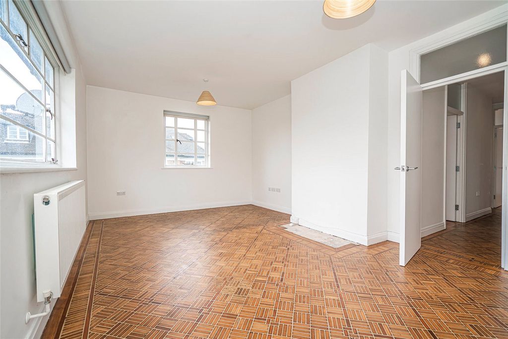 Property photo 3 of 24 Reception B