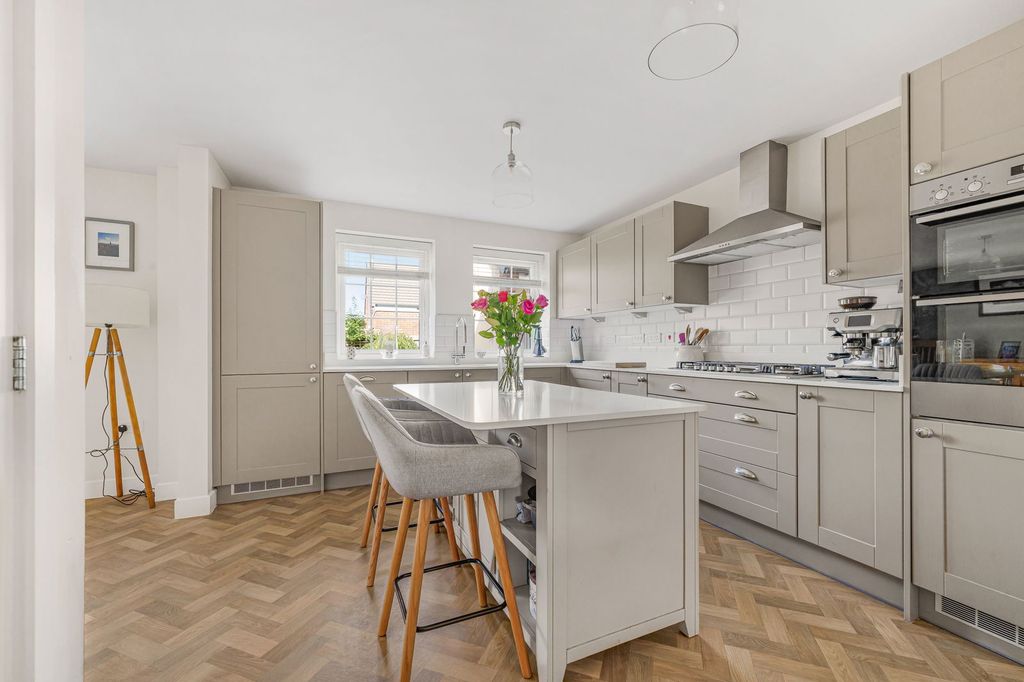 Property photo 1 of 37