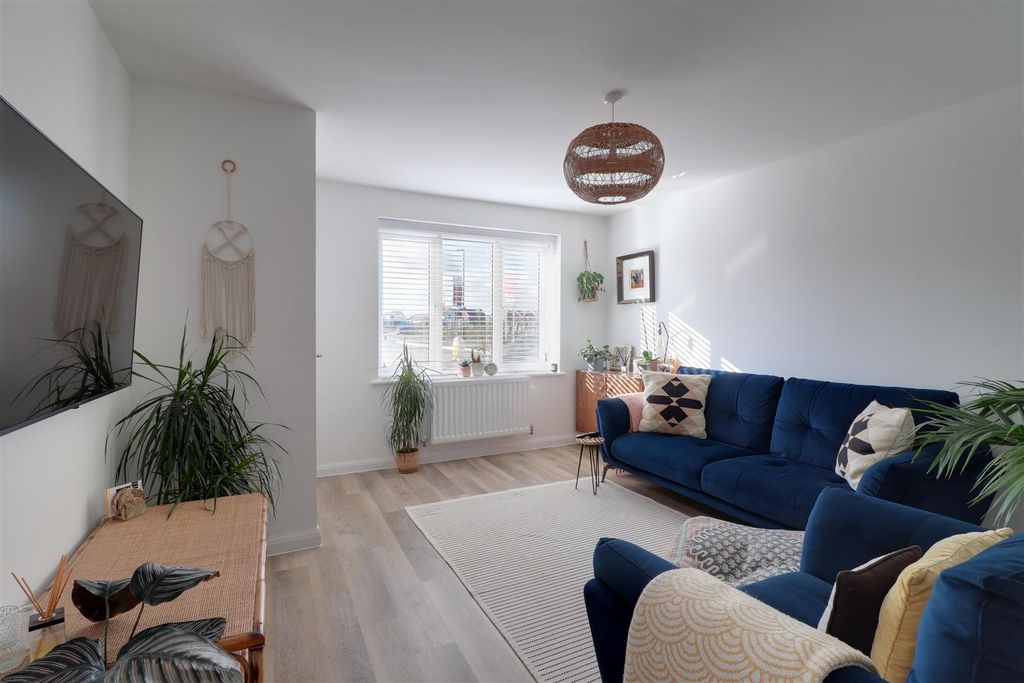 Property photo 2 of 21