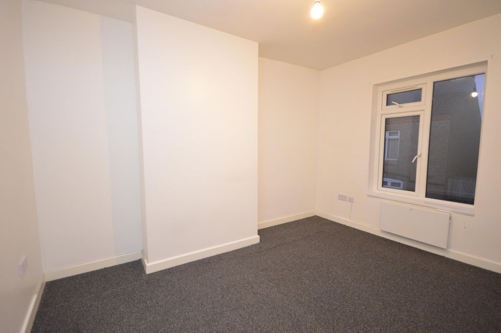 Property photo 2 of 5 Bedroom